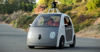 Auto elettrica senza conducente e volante presentata da Google