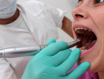 Istat, 12% italiani rinuncia a dentista per motivi economici. Si riduce anche il numero di trattamenti effettuati