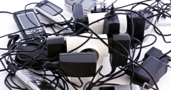 Caricabatterie unico per cellulari: Parlamento UE approva la legge
