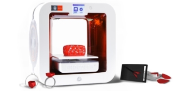 Ekocycle Cube: la stampante 3D che usa plastica riciclata