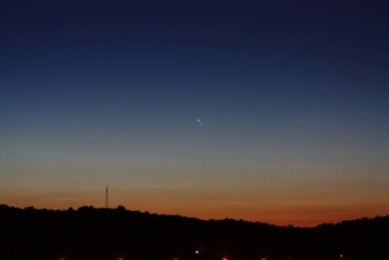 Venere e Giove travestiti da Ufo. Congiunzione super-luminosa all'alba