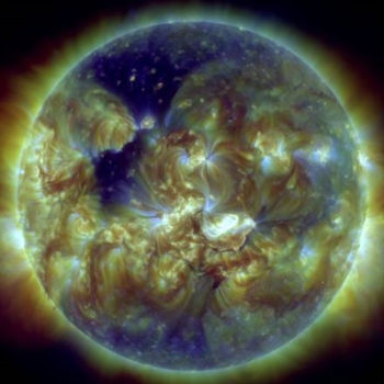 Colpo di coda del Sole con nuove tempeste solari. Possibili eruzioni violente ma niente pericoli