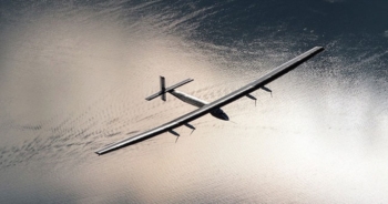 Solar Impulse 2: giro del mondo interrotto fino al 2016