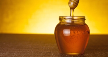 Caldo: dimezzata la produzione di miele in Italia
